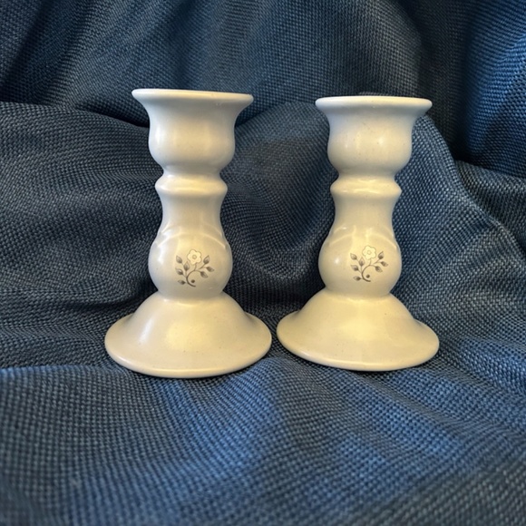 Pfaltzgraff Heirloom Pattern Candle Stick Holders Set of 2 Excellent Condition - Picture 3 of 7